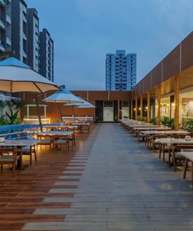 Restaurants & Hotels